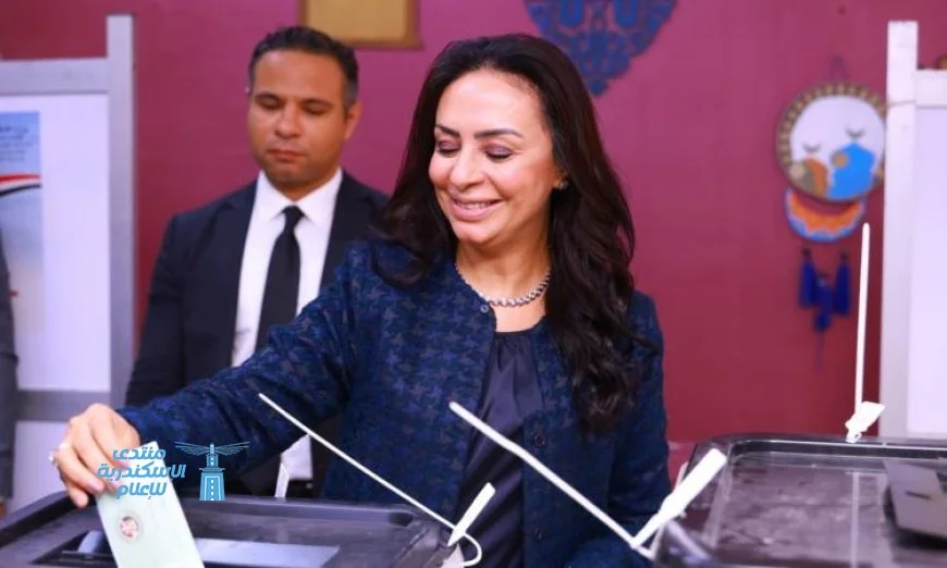 وزيرة التضامن تشارك في انتخابات النواب وتدلي بصوتها بلجنة مدرسة بدر الإعدادية بالدقي