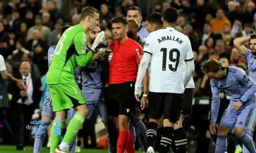 فالنسيا يحقق تعادلًا مثيرًا مع ريال بيتيس في الجولة 12 من الدوري الإسباني