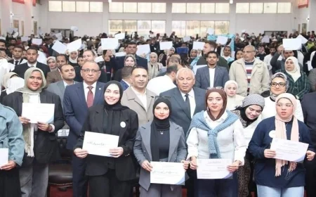 محافظ الوادي الجديد يكرم المشاركين في الملتقى الثاني لمتطوعي وحدات التضامن الاجتماعي