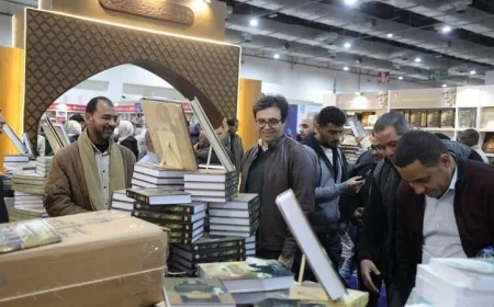 وزير الثقافة يزور بحماس معرض القاهرة الدولي للكتاب في يومه الخامس