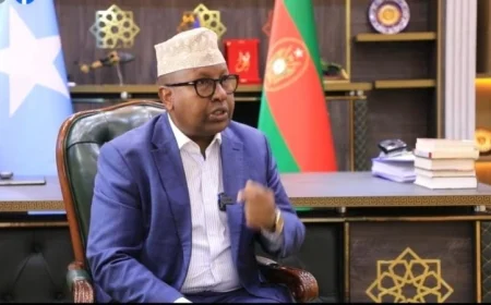 وزير الدفاع الصومالي يكشف عن مقتل قائد ميداني في حركة الشباب إثر عملية عسكرية ناجحة