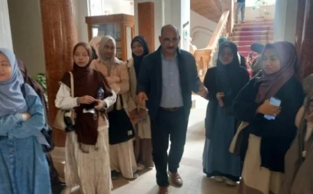 يحيى رياض يرحب بطلاب إندونيسيا في جولة ثقافية ممتعة بمكتبة القاهرة بجامعة الأزهر