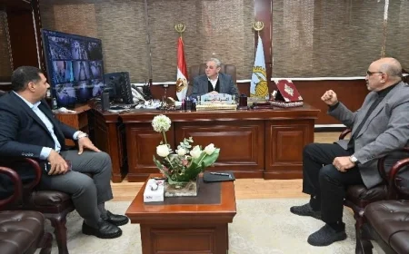 محافظ الغربية يستعرض التطورات التنفيذية للمشروعات وملفات التصالح بشكل شامل