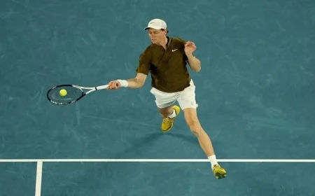 سينر يتغلب على شيلتون ويتأهل لمواجهة ديوكوفيتش في نصف نهائي بطولة أستراليا للتنس