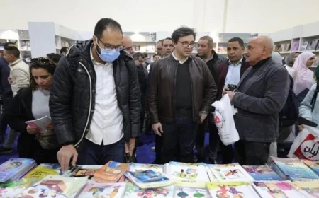وزير الثقافة يزور معرض الكتاب ويطلق مبادرة مكتبة لكل بيت عبر البريد المصري