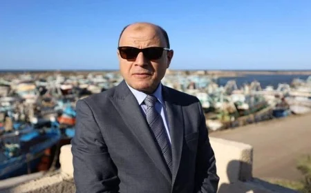 محافظ كفرالشيخ يعلن استمرار توقف حركة الملاحة والصيد في ميناء البرلس