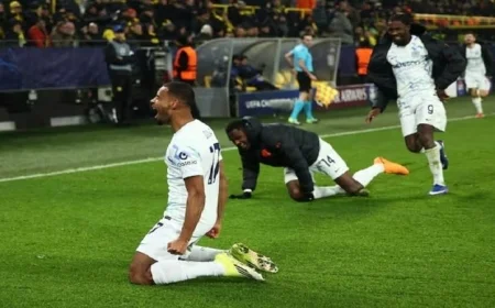 إنتر ميلان يحقق انتصارًا حاسمًا على دورتموند 2-0 ويضمن التأهل إلى ملحق دوري أبطال أوروبا