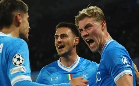 تشيلسي يحقق انتصاراً مثيراً على نابولي بثلاثية متأخرة ويضمن مكانه في دوري الأبطال