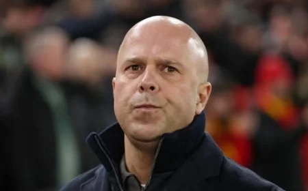 سلوت قبل لقاء نيوكاسل ليفربول ملزم بتجنب الأخطاء المتأخرة لتحقيق الفوز