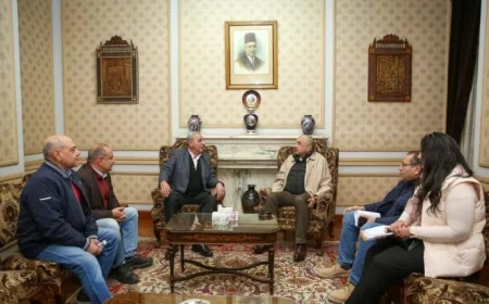 وزير قطاع الأعمال ومحافظ الغربية يناقشان سبل تعزيز التعاون المشترك في مشاريع جديدة