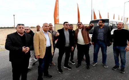 وزير الإسكان يجري جولة تفقدية لمشروعات تطوير الطرق والمحاور الرئيسية في الشيخ زايد