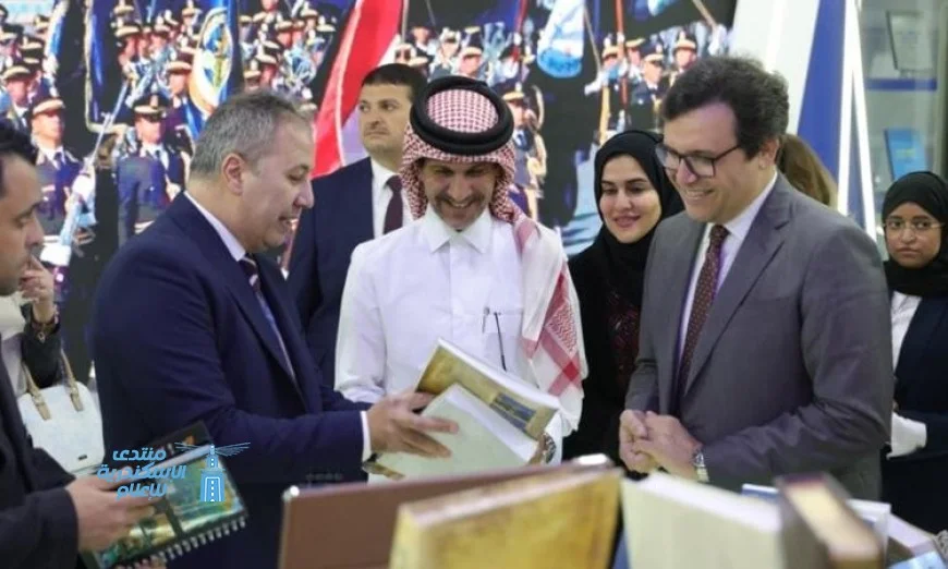 وزير الثقافة يرافق السفير القطري في جولة مميزة بمعرض القاهرة الدولي للكتاب