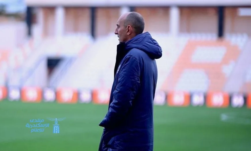 مدرب بيراميدز وحارس الفريق يتفقدان أرضية ملعب نهضة بركان قبل مواجهة دوري الأبطال