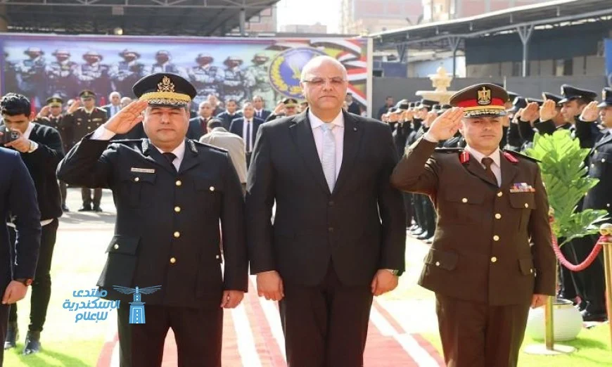 محافظ القليوبية يكرم شهداء الشرطة بوضع إكليل من الزهور على النصب التذكاري