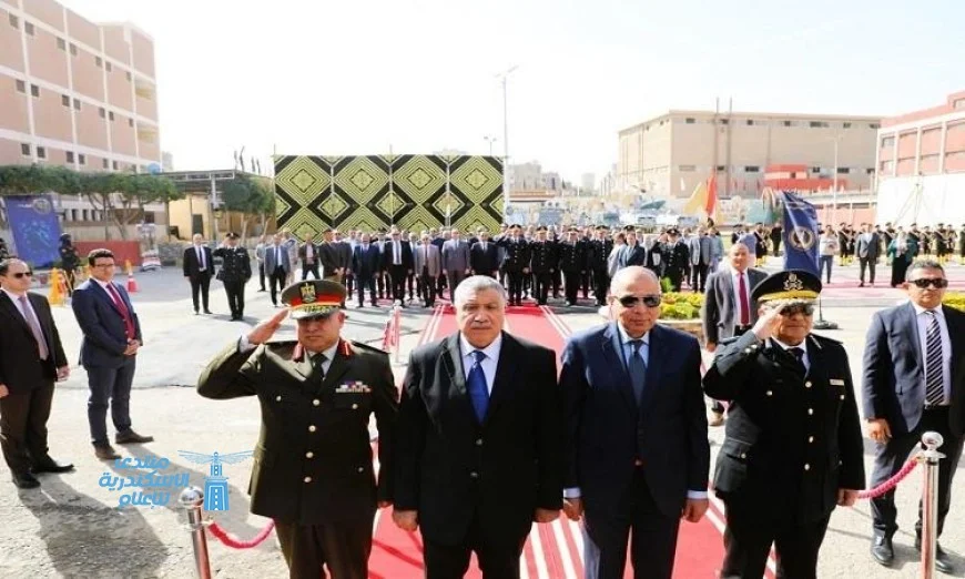 محافظ المنيا يكرم الشهداء بوضع إكليل من الزهور على النصب التذكاري