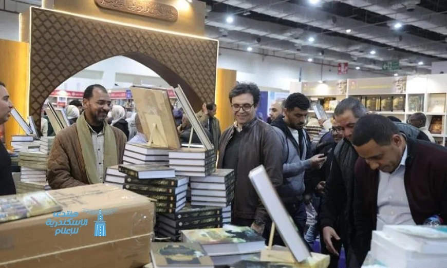 وزير الثقافة يزور بحماس معرض القاهرة الدولي للكتاب في يومه الخامس