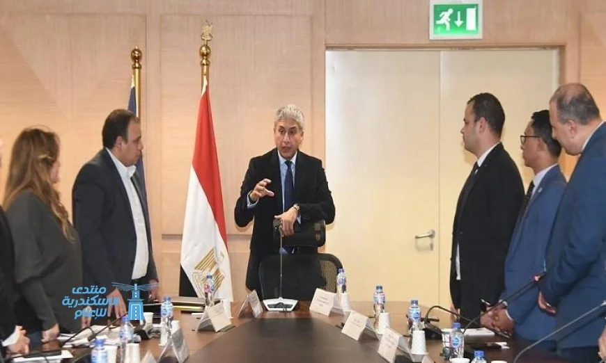 وزير السياحة يبرز ضرورة تحديث الهياكل التنظيمية لتعزيز قطاع السياحة