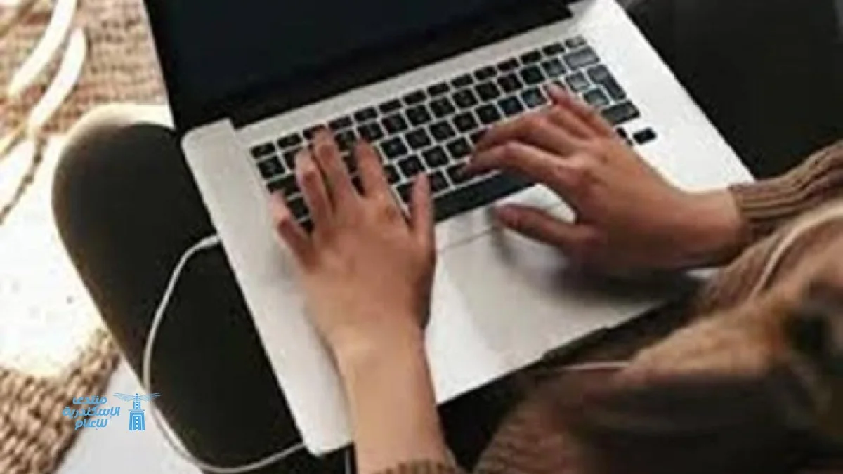 إغلاق غطاء اللابتوب وتأثيره المباشر على أداء الجهاز بين وضع السكون وإيقاف التشغيل