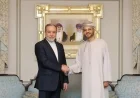 وزير الخارجية الإيراني يكشف عن أجواء إيجابية في محادثات مسقط