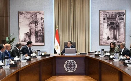 رئيس الوزراء يواصل متابعة خطوات تطوير مرفق مياه الشرب والصرف الصحي