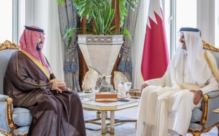 أمير قطر ووزير الدفاع السعودي يناقشان مستجدات الأوضاع الإقليمية