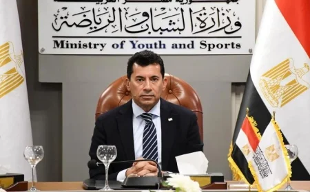 وزير الشباب والرياضة يهنئ وزير الثقافة بنجاح معرض الكتاب الـ57 وتأثيره الثقافي المميز