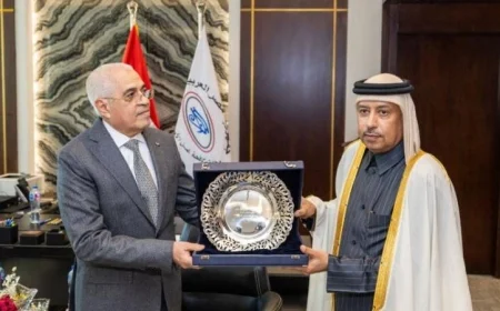 رئيس مجلس أمناء مكافحة غسل الأموال يناقش تعزيز التعاون الثنائي مع النائب العام القطري