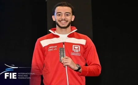 صبحي يحتفل بفوز البطل محمد السيد ببرونزية كأس العالم لسلاح سيف المبارزة