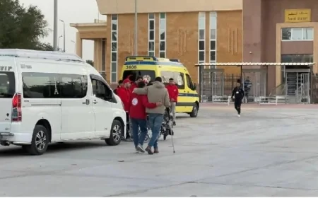 مصر تستقبل الدفعة الخامسة من الجرحى الفلسطينيين عبر ميناء رفح البري