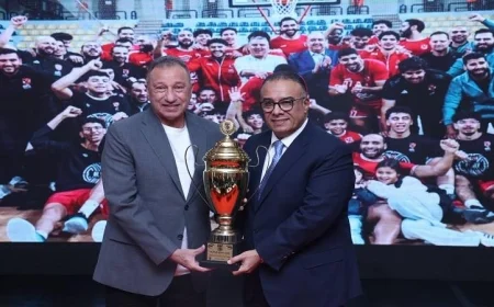 اتحاد كرة السلة يكرم الأهلي بتسليمهم كأس دوري المرتبط