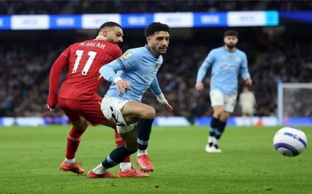 سلوت غاضب وجوارديولا فخور بعد هزيمة مانشستر سيتي 2-1 أمام ليفربول في أنفيلد