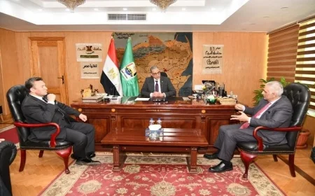 محافظ الفيوم ونائب وزير الخارجية يناقشان خطط افتتاح مكتب خاص بالتصديقات
