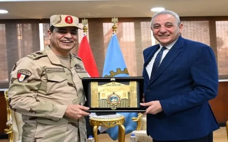 محافظ الغربية يلتقي قائد المنطقة الشمالية لتعزيز التعاون المشترك بينهما