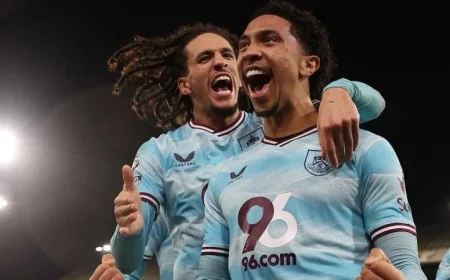 كريستال بالاس يتعرض لهزيمة مثيرة أمام بيرنلي 2-3 في شوط أول مشوق على ملعب سيلهرست بارك