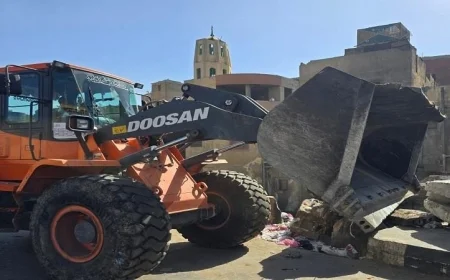 رفع الكتل الخرسانية يتيح فتح سلم المشاة في مدينة النور بحي الهرم بالجيزة