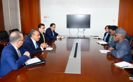 وزير الخارجية يعقد اجتماعاً هاماً مع مفوض الشئون السياسية والسلم والأمن في الاتحاد الأفريقي