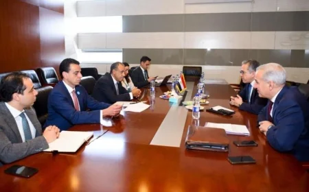 وزير الخارجية يجتمع مع الدكتور خالد العنانى مدير منظمة اليونسكو لتعزيز التعاون الثقافي