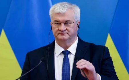 وزير خارجية أوكرانيا ونظيره الكندي يبحثان آفاق السلام وتطوير أوكرانيا بعد الصراع