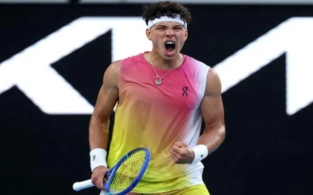 شيلتون يتألق في نصف نهائي دالاس المفتوحة وينتصر على شابوفالوف في معركة حماسية بشوط فاصل