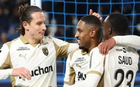 لانس يحقق فوزاً ساحقاً على باري إف سي بخماسية ويتصدر ترتيب الدوري الفرنسي