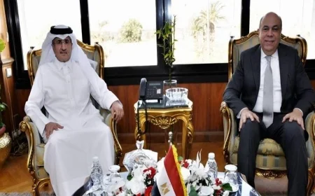 وزير الطيران يعقد اجتماعاً مع رئيس هيئة الطيران القطري لتعزيز أوجه التعاون الثنائي