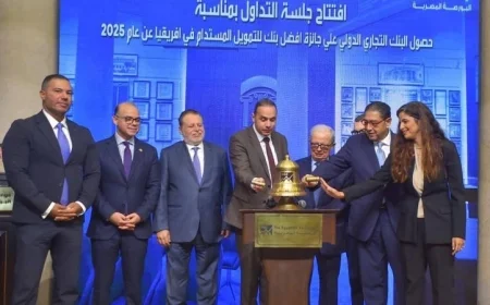 وزير الاستثمار يفتتح جلسة تداول البورصة بإطلاق الجرس