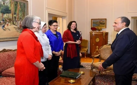 وزير الخارجية يرحب برئيسة الاتحاد الدولي لجمعيات الهلال والصليب الأحمر في زيارة رسمية