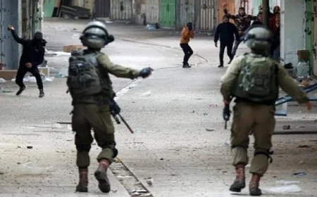 طفل فلسطيني يتعرض لإصابات خطيرة نتيجة رصاص الاحتلال الإسرائيلي في جباليا البلد شمال قطاع غزة