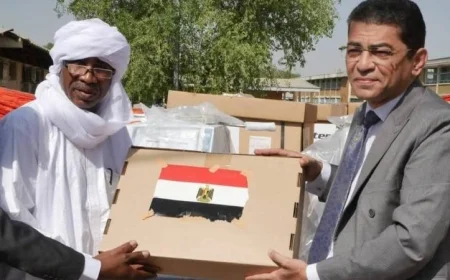 السفير المصري يهدى وزير الصحة التشادي 10 آلات لغسيل الكلى هدية من مصر