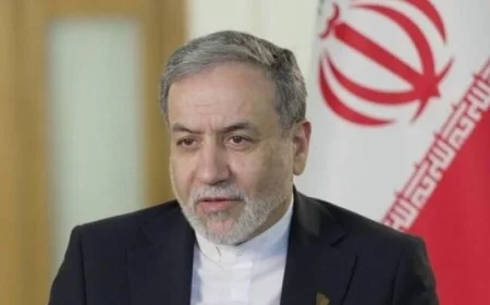 وزير الخارجية الإيراني يؤكد عدم وجود حل عسكري لبرنامج إيران النووي