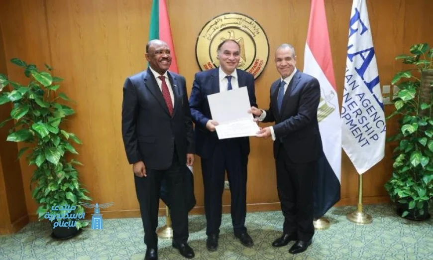 تكريم وزير الخارجية للفريق الطبي المصري الموفد إلى السودان تقديرًا لجهودهم الإنسانية