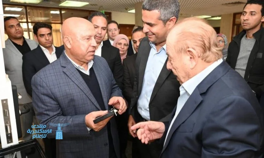 وزير الصناعة يقوم بجولة تفقدية لثلاثة مصانع رائدة في الصناعات الهندسية بالعاشر من رمضان