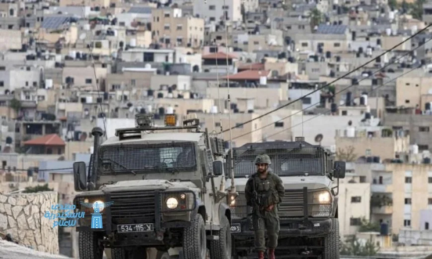 قوات الاحتلال الإسرائيلي تداهم نابلس وتعتقل فلسطينيين في عملية جديدة