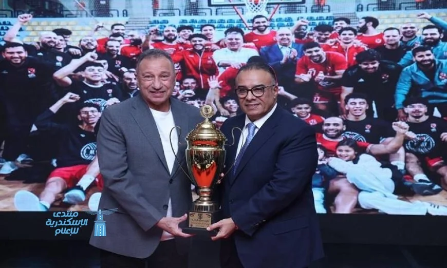 اتحاد كرة السلة يكرم الأهلي بتسليمهم كأس دوري المرتبط
